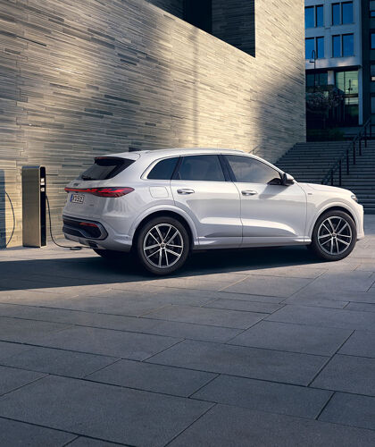 Audi Q5 e-hybrid - hero