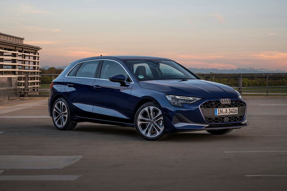 Vernieuwde Audi A3 Sportback Blauw Rechtsvoor