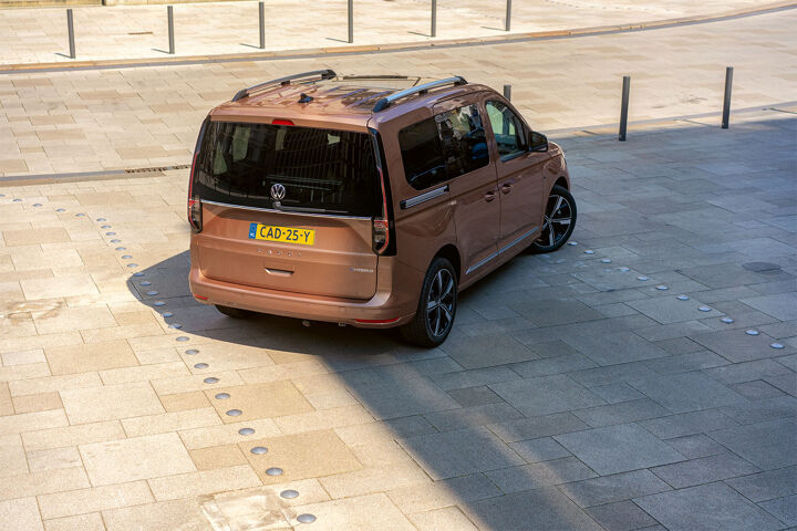 volkswagen-caddy-kombi-ehybrid-oranje-achterkant