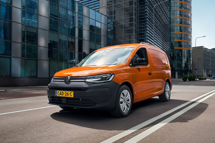 Caddy Cargo rijdend linksvoor