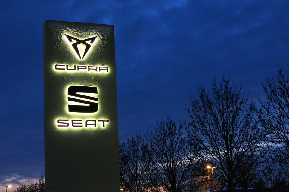 CUPRA Garage Utrecht zuil