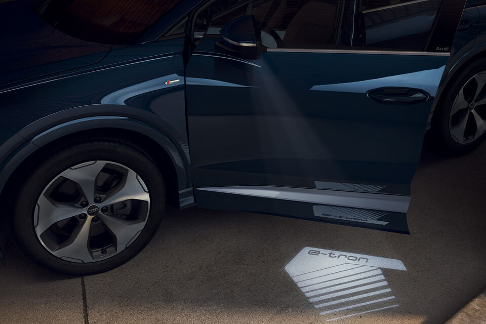 Nieuwe Audi Q4 e-tron deur verlichting