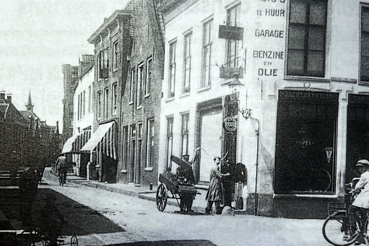 Schueler Langestraat 1900 - zwart wit