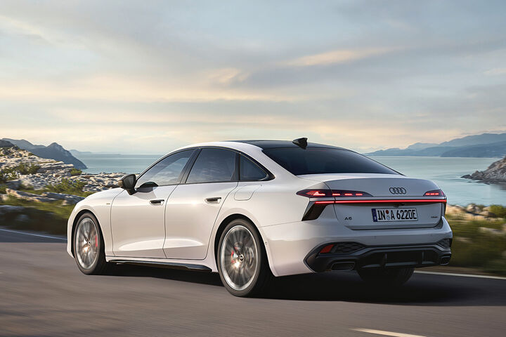 A6 Limousine e-hybrid linksachter rijdend