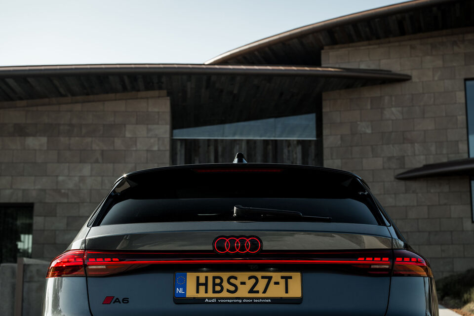 Audi A6 Avant e-tron achterkant zoomed