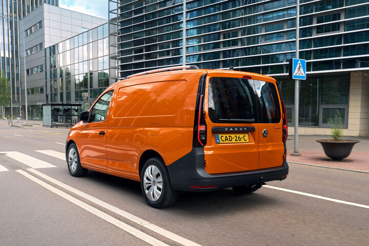 Caddy Cargo rijdend linksachter