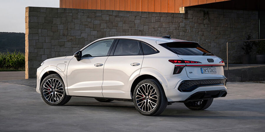 Q3 sportback e-hybrid banner