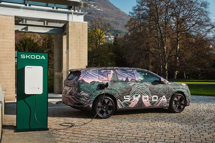 Skoda Peaq - Laden
