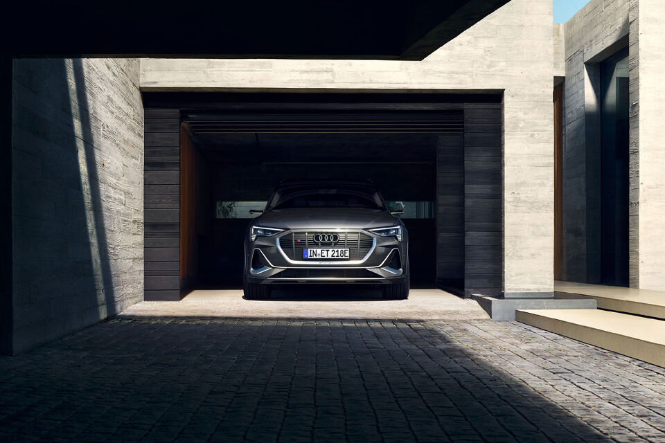 Audi e-tron S slide 3